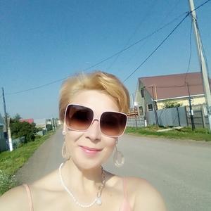 Девушки в Нижнекамске: Светлана, 45 - ищет парня из Нижнекамска