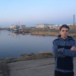 Максим, 22 года, Москва